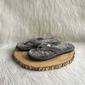 LIKE NEW L.L. Bean Wicked Good leather shearling lined flip flops